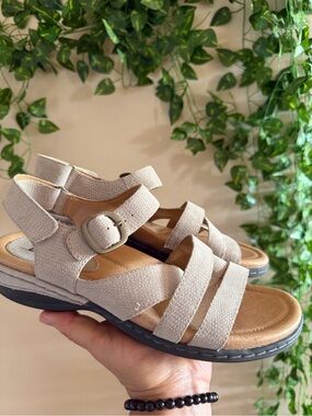 Earth Women's Strappy Sandals - Light Beige